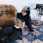 Cargo pants, Hightops and a fluffy trest