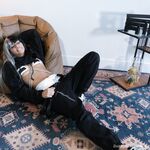 Cargo pants, Hightops and a fluffy trest