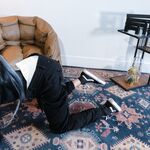 Cargo pants, Hightops and a fluffy trest