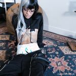 Cargo pants, Hightops and a fluffy trest