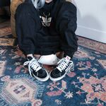 Cargo pants, Hightops and a fluffy trest