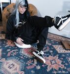 Cargo pants, Hightops and a fluffy trest