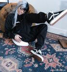 Cargo pants, Hightops and a fluffy trest