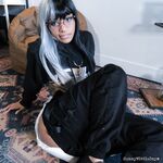 Cargo pants, Hightops and a fluffy trest