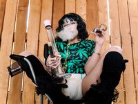 Pretty & Padded - 420 smoke sesh with medusa POV
