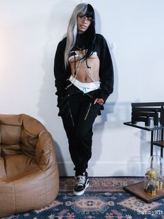 Cargo pants, Hightops and a fluffy trest