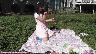 Kiki Cali – Backyard blankie cummies