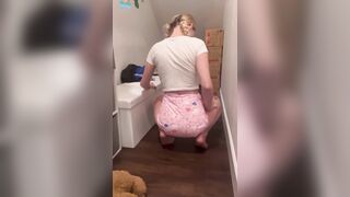 blackrasbaby poop her diaper