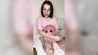 BABY GIRL DIAPER PEEING