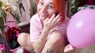 BABY GIRL DIAPER PEEING 2