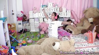 PiDZoeHypnoPlaysWetsDiaper
