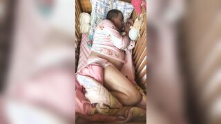 Baby is napping - Bébé a la sieste