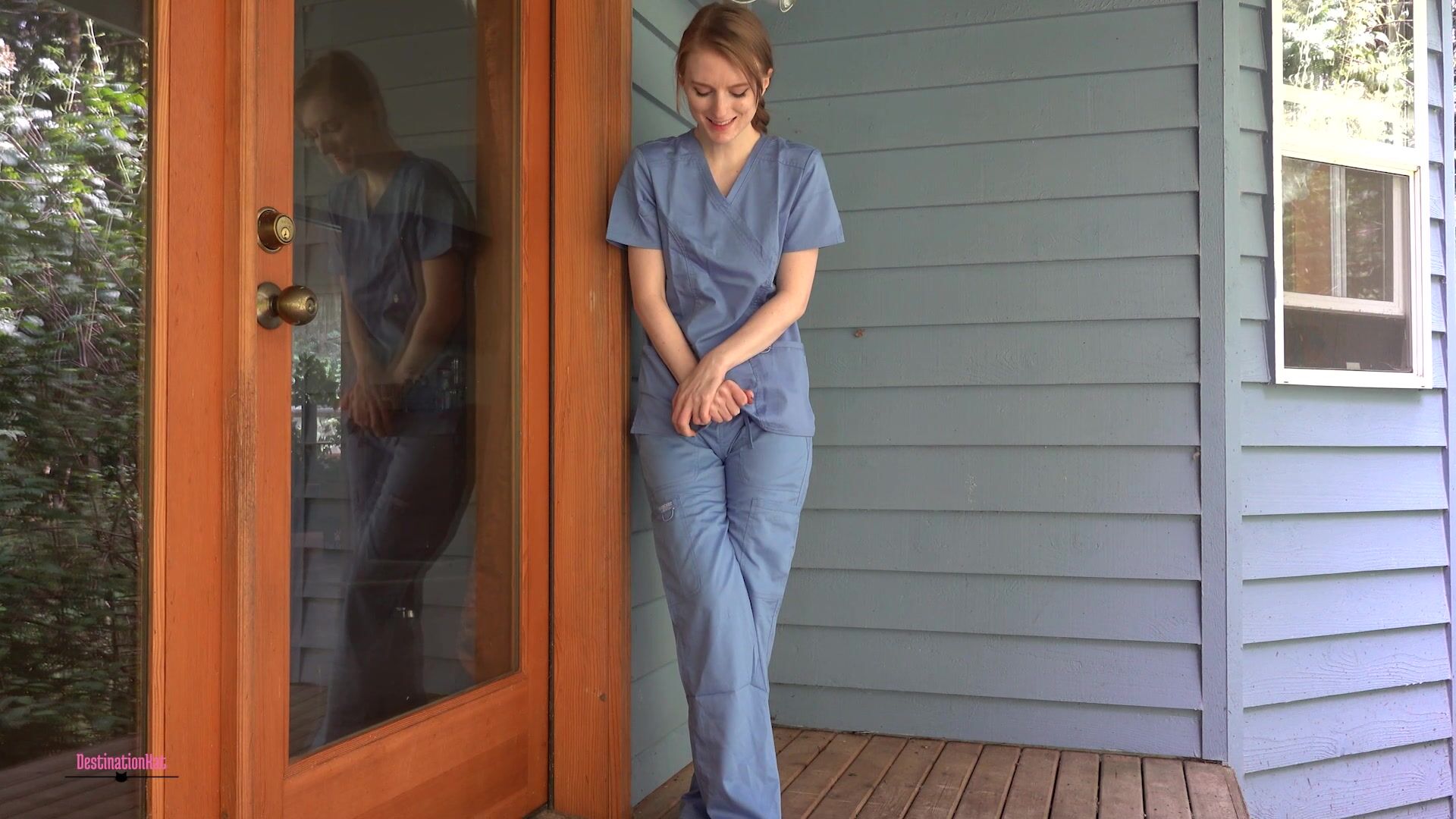 DestinationKat pees in her scrubs