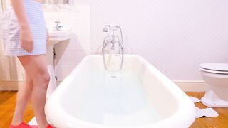 PeachyPoppy - My Diaper Swells In The Bath