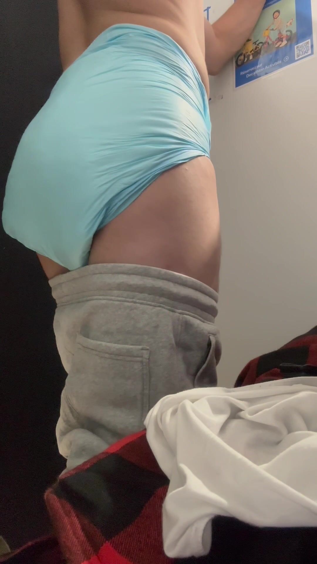 Diaper full in public