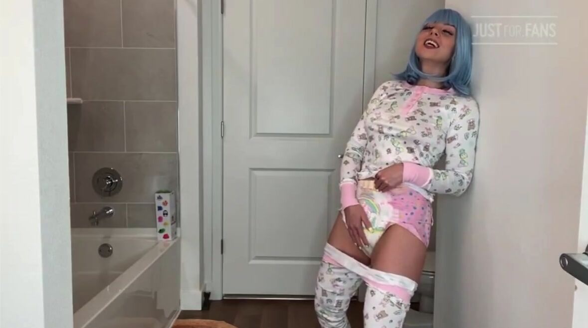 Diaper Girl #127