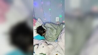 Lilbaberae sleeps in a wet diaper