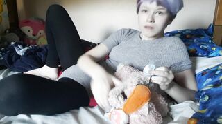 Abdlvixen wakes up in a wet diaper