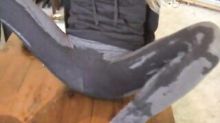 Nikki poops her leggings