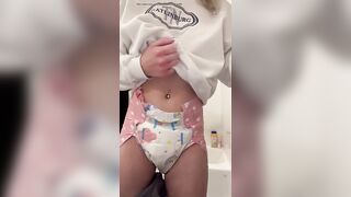 Abdl diaper girl shows diaper (blackras)