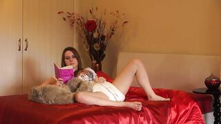 Charlotte Gets Comfy