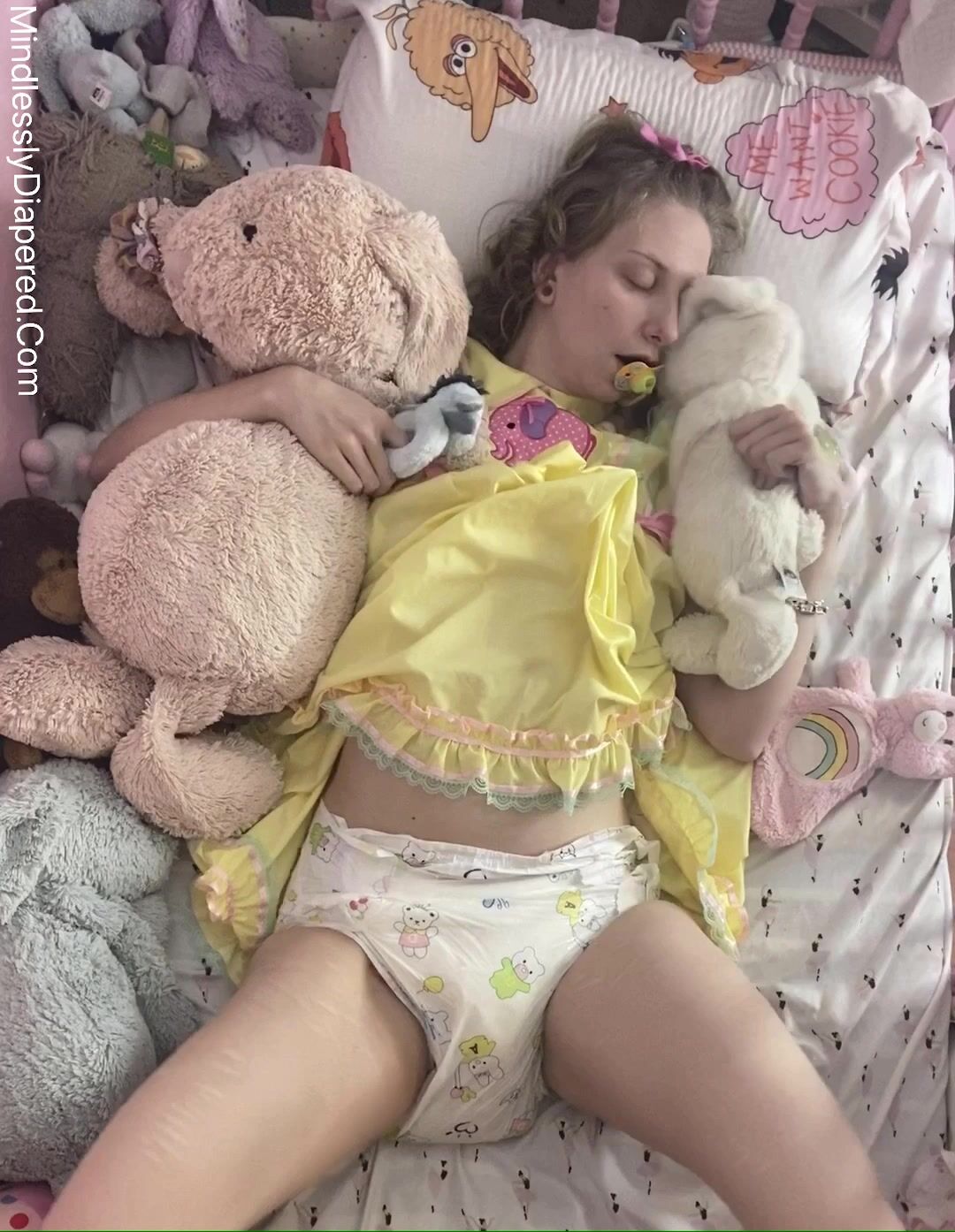 abdl girl  change messy diaper