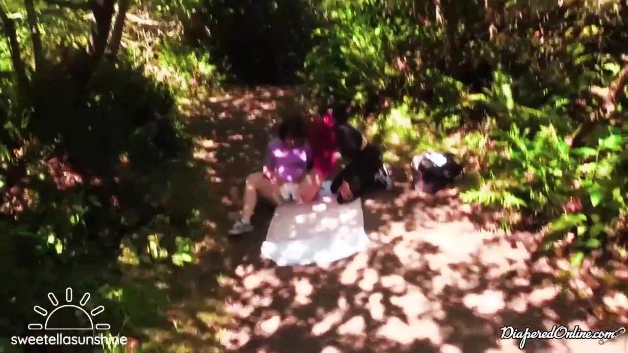 Ella_Diapered_In_Public_Park