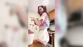 LilBabyFae Makes A Smoothie & Wets