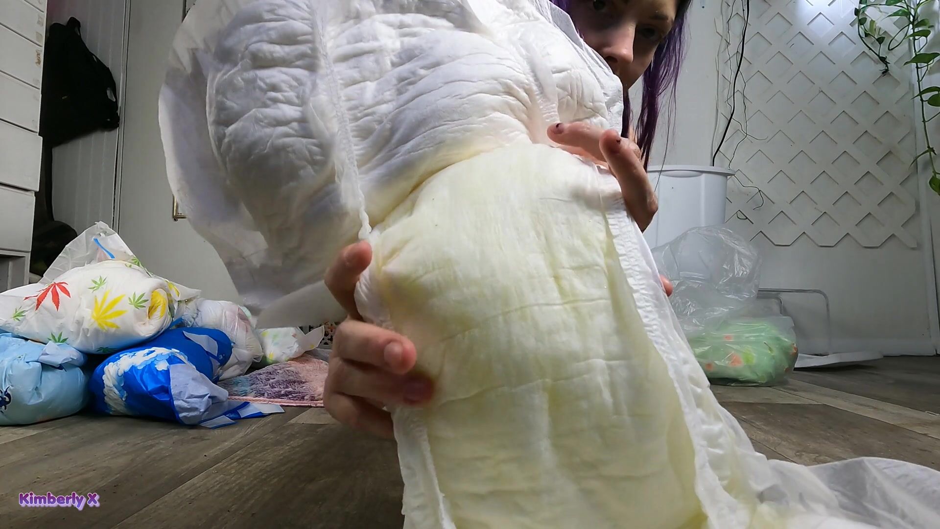 KimberlyX - Diaper Trash Squeezing & Teasing!