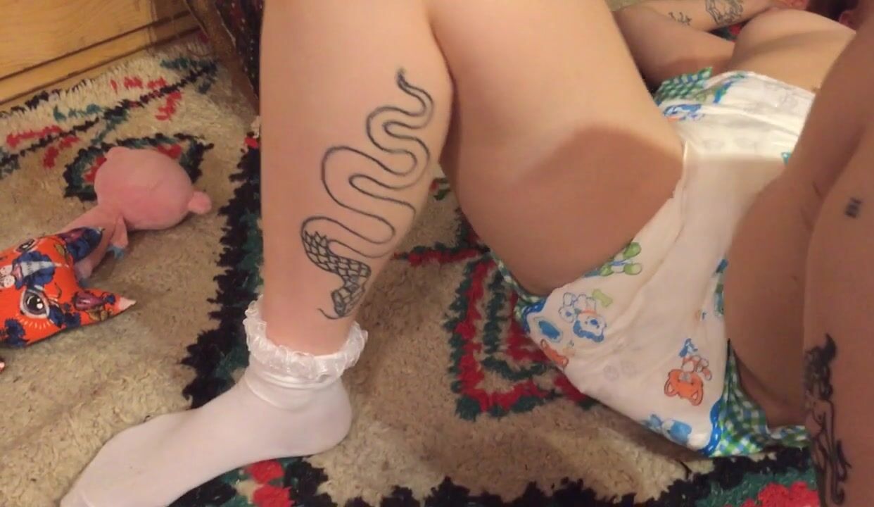 Wet Diaper Pussy Play
