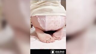 Asian Girl Pull Up Pooping
