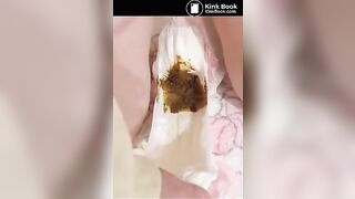 Asian Girl Pull Up Pooping