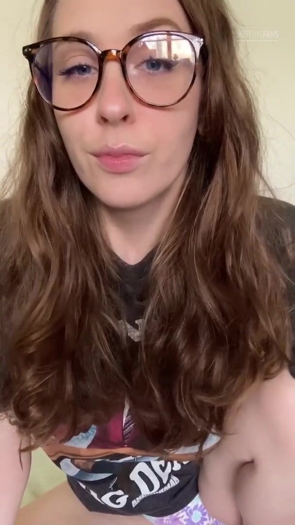 Diaper Girl Pooping Vlog