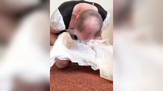 Diaperprincess licking her dirty all day soaked diaper
