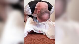 Diaperprincess licking her dirty all day soaked diaper