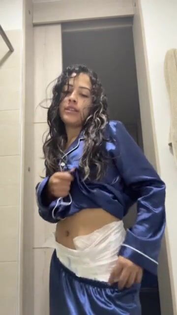 Sleepy Cam Girl - Saribelcute