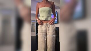 College girl does PULL UP check before night out!