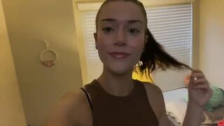 Peachypoppy - Holding My Piss ALL Day VLOG