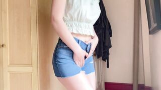 PeachyPoppy - Peeing In My Blue Jean Shorts