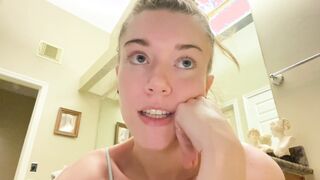 PeachyPoppy - Pissing My Tight Panties On The Floor