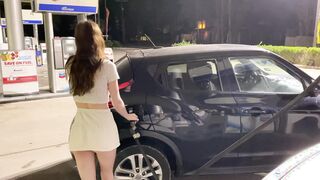 PeachyPoppy - Pissing While Pumping Gas