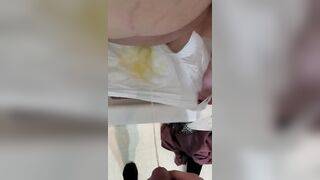 Un étudiant Pisse Dans Ma Couche Tout En Portant Ma Culotte