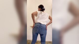 LittleKathy_-_24._2023-02-17_My_Diaper_leaks_in_my_Jeans