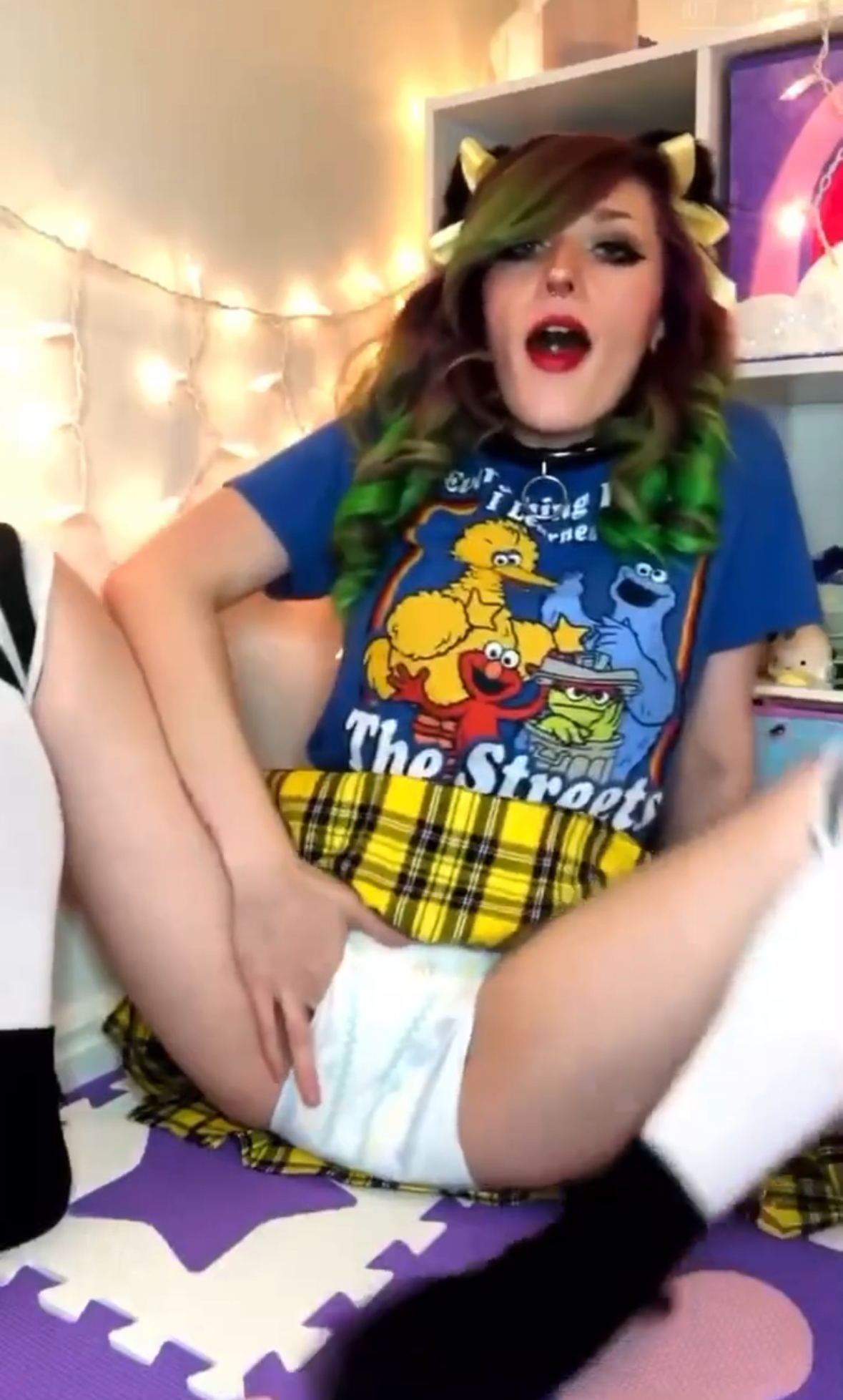 Diaper Girl Masturbating