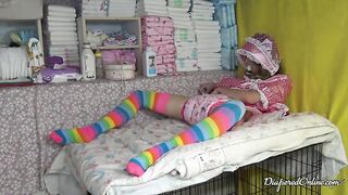 Diaper Girl in Pink Cums