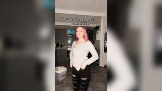 Irish tiktok girl wears diaper for period