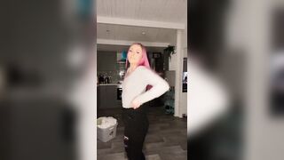 Irish tiktok girl wears diaper for period