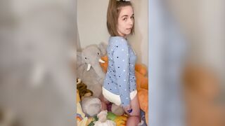 JB Ageplay masturbates in a wet and messy diaper