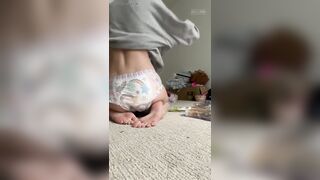 cute girl poop her diaper